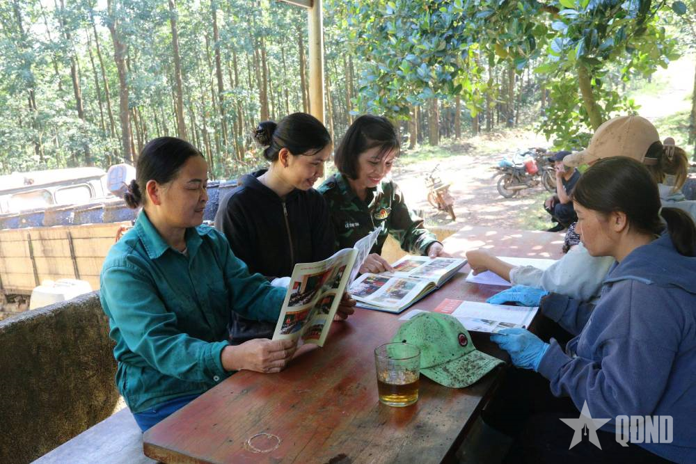 Từ trang sách, nâng cao tri thức cho hội viên phụ nữ

